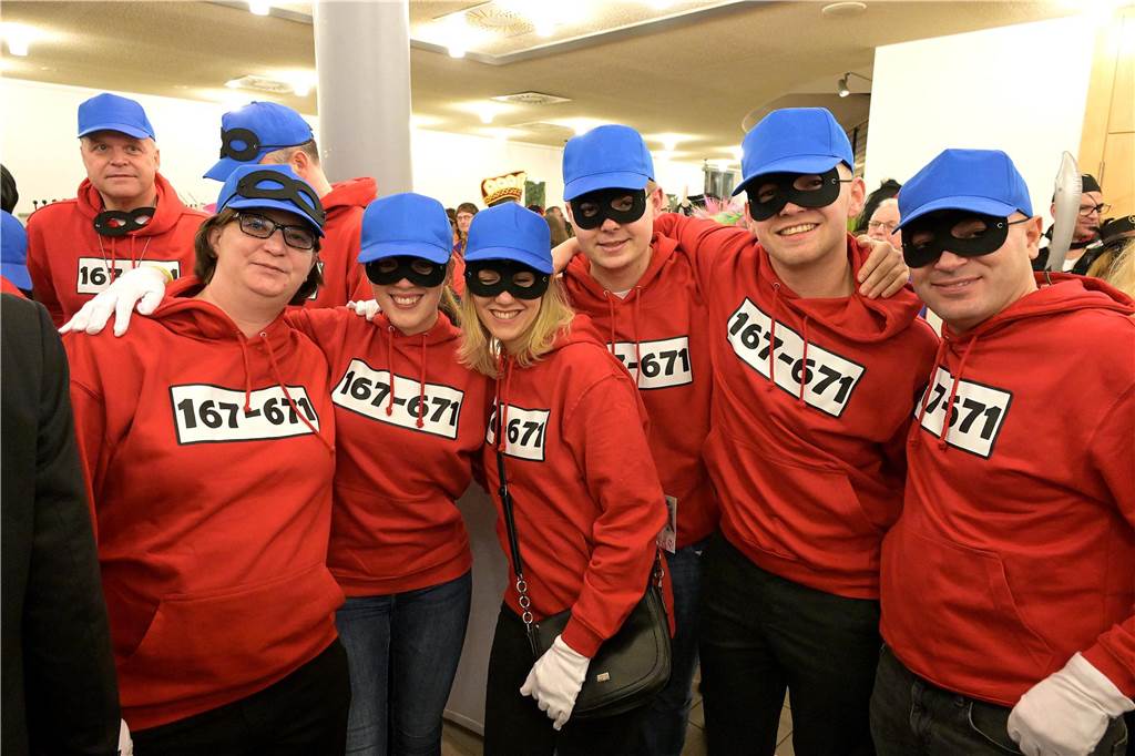 Die Kolpingsfamilie Werne feierte mit „Hol di fast“ in diesem Jahr auch 100 Jahre öffentlichen Karneval in der Stadt.