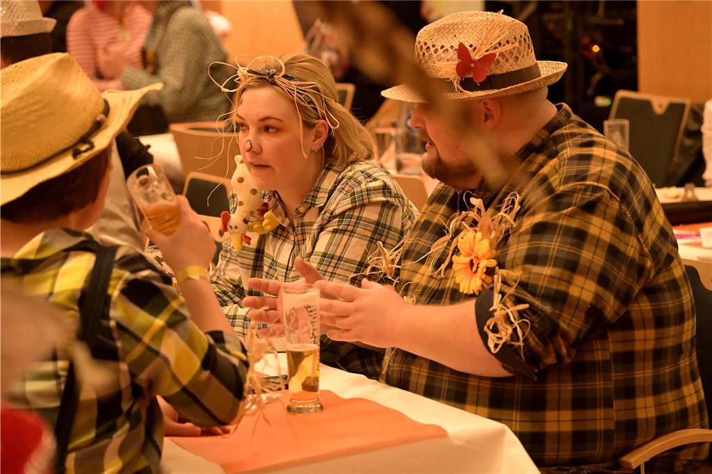 Die Kolpingsfamilie Werne feierte mit „Hol di fast“ in diesem Jahr auch 100 Jahre öffentlichen Karneval in der Stadt.