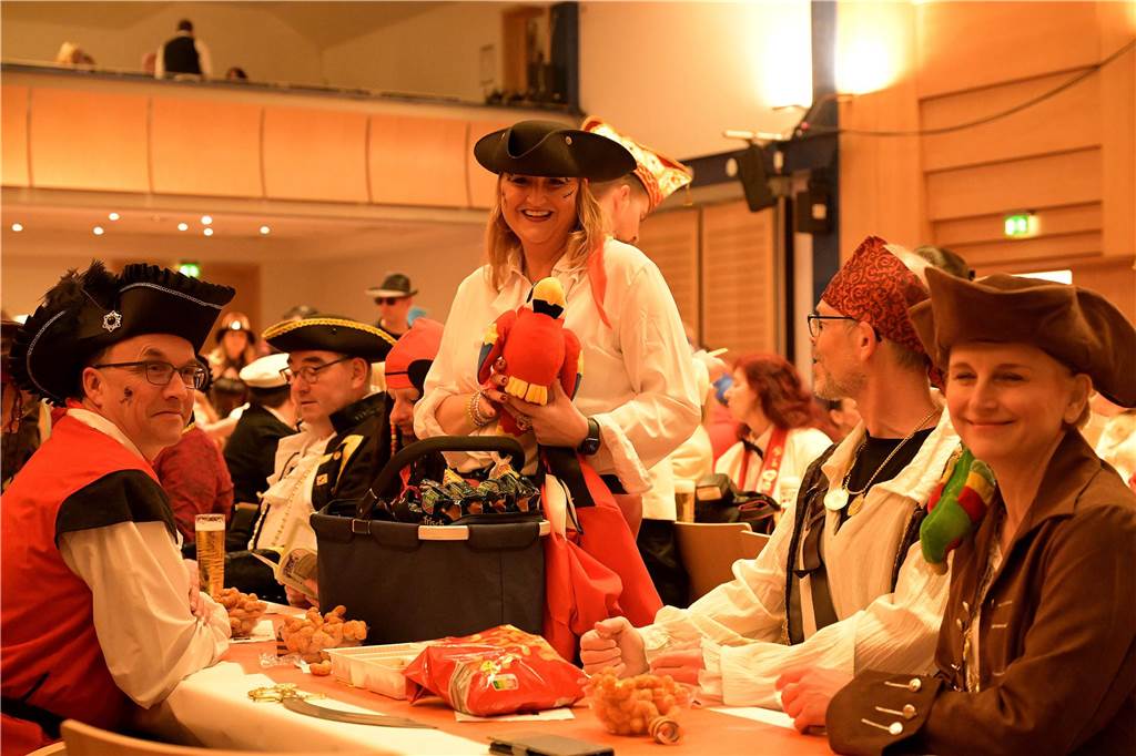 Die Kolpingsfamilie Werne feierte mit „Hol di fast“ in diesem Jahr auch 100 Jahre öffentlichen Karneval in der Stadt.
