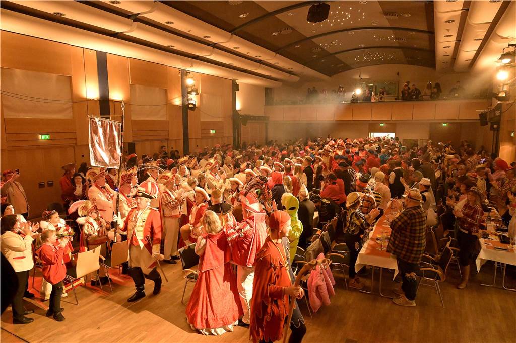 Die Kolpingsfamilie Werne feierte mit „Hol di fast“ in diesem Jahr auch 100 Jahre öffentlichen Karneval in der Stadt.
