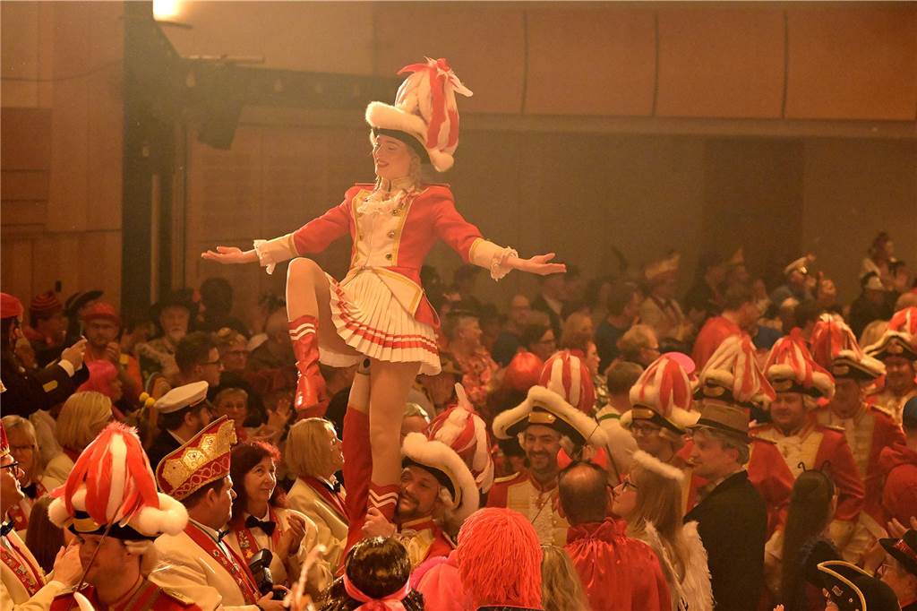 Die Kolpingsfamilie Werne feierte mit „Hol di fast“ in diesem Jahr auch 100 Jahre öffentlichen Karneval in der Stadt.