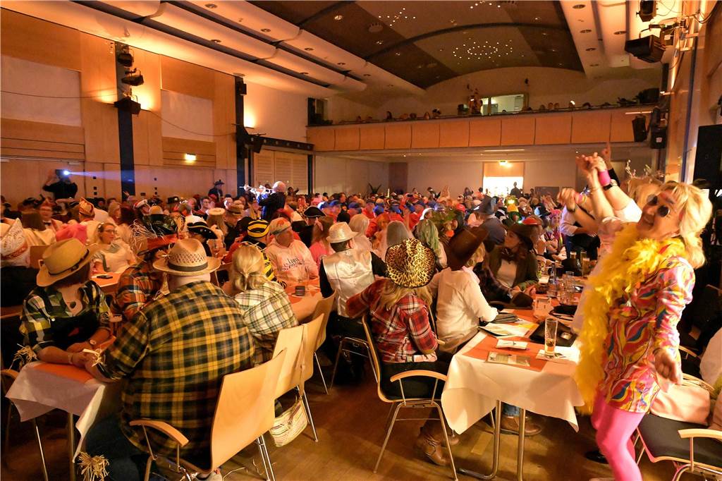 Die Kolpingsfamilie Werne feierte mit „Hol di fast“ in diesem Jahr auch 100 Jahre öffentlichen Karneval in der Stadt.