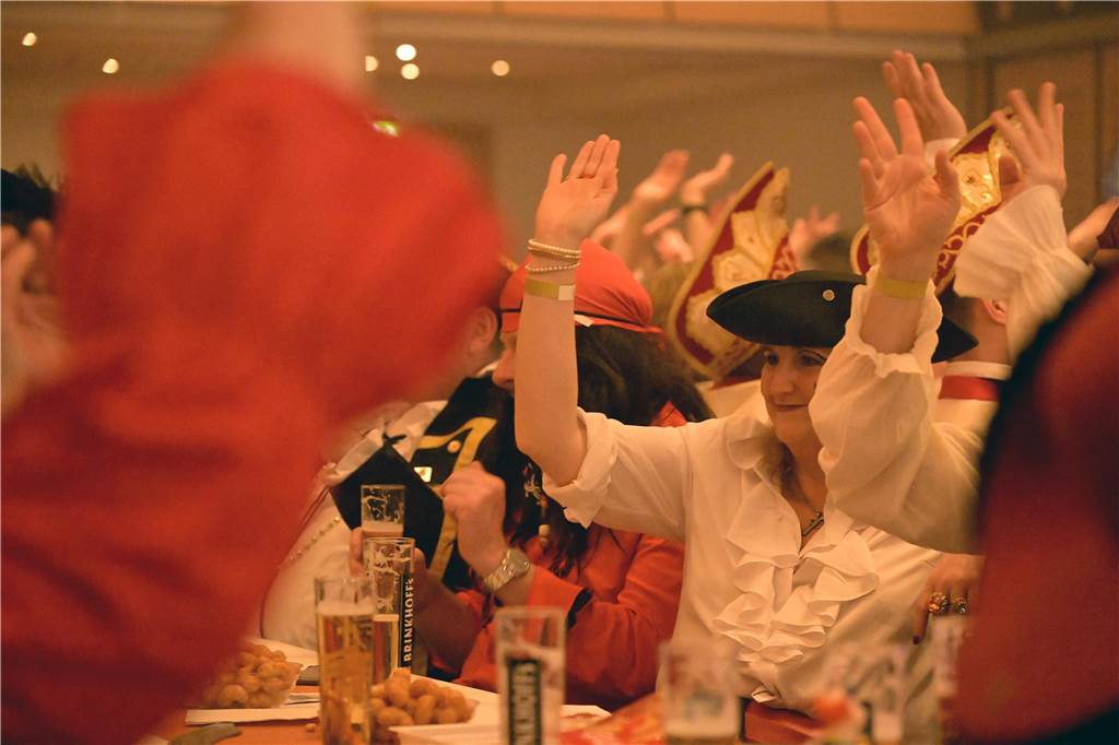 Die Kolpingsfamilie Werne feierte mit „Hol di fast“ in diesem Jahr auch 100 Jahre öffentlichen Karneval in der Stadt.