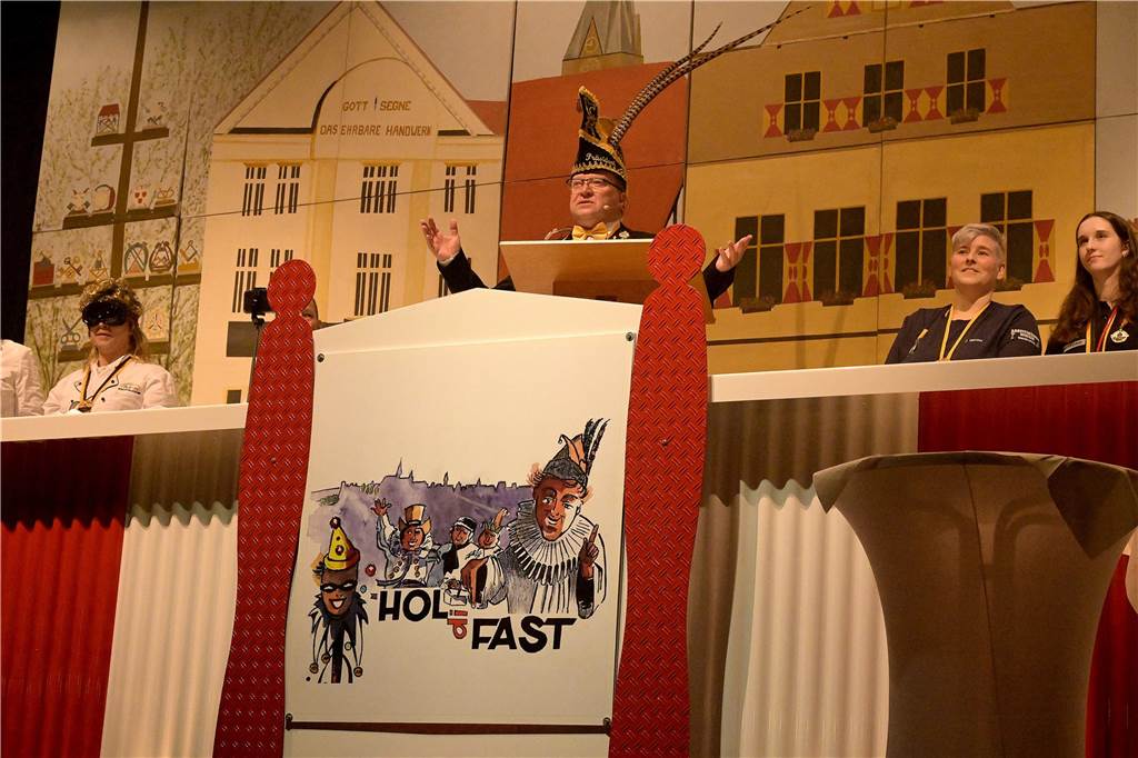 Die Kolpingsfamilie Werne feierte mit „Hol di fast“ in diesem Jahr auch 100 Jahre öffentlichen Karneval in der Stadt.