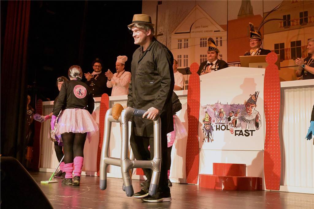 Die Kolpingsfamilie Werne feierte mit „Hol di fast“ in diesem Jahr auch 100 Jahre öffentlichen Karneval in der Stadt.