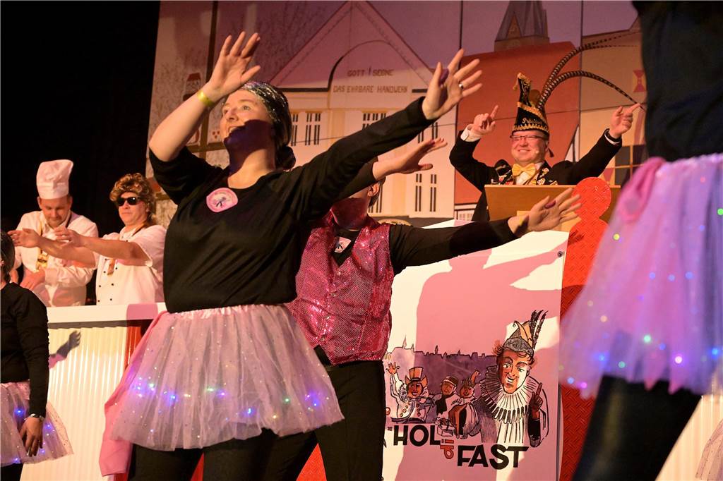Die Kolpingsfamilie Werne feierte mit „Hol di fast“ in diesem Jahr auch 100 Jahre öffentlichen Karneval in der Stadt.