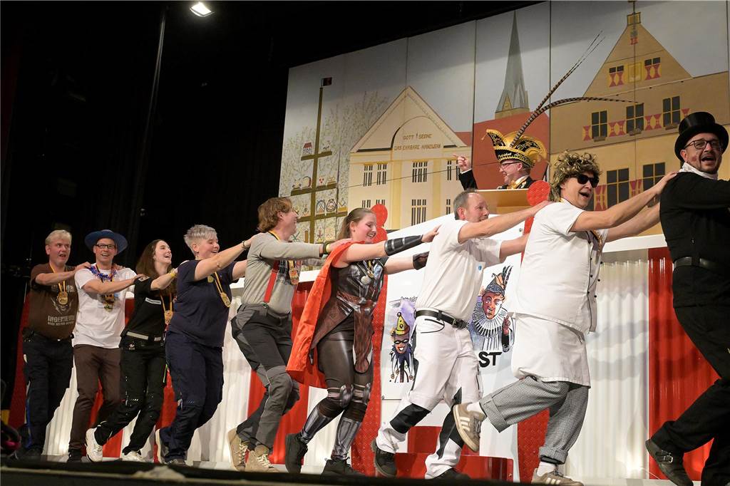 Die Kolpingsfamilie Werne feierte mit „Hol di fast“ in diesem Jahr auch 100 Jahre öffentlichen Karneval in der Stadt.