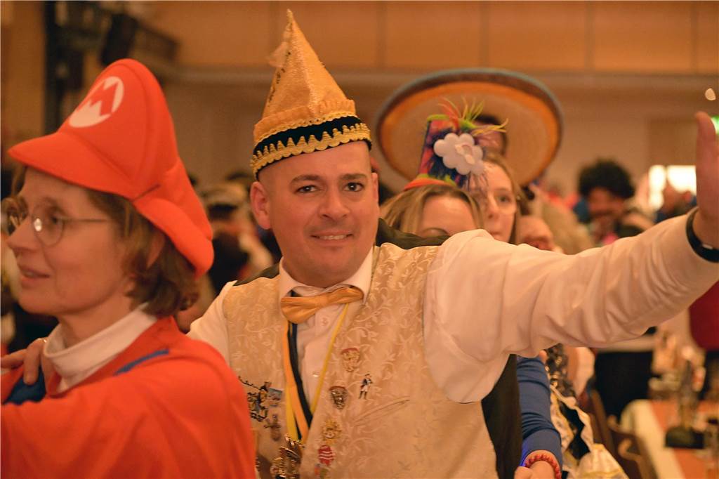 Die Kolpingsfamilie Werne feierte mit „Hol di fast“ in diesem Jahr auch 100 Jahre öffentlichen Karneval in der Stadt.