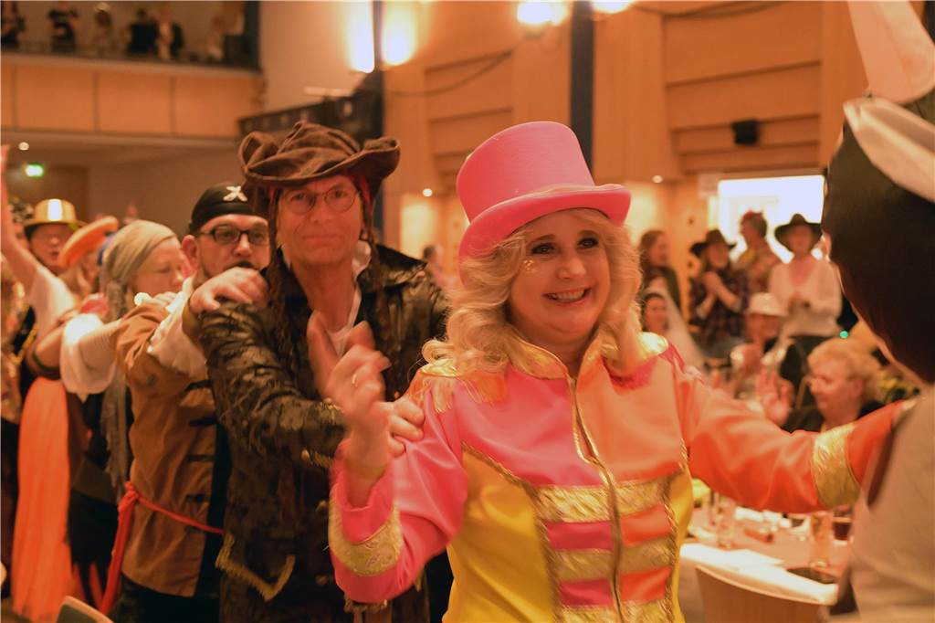 Die Kolpingsfamilie Werne feierte mit „Hol di fast“ in diesem Jahr auch 100 Jahre öffentlichen Karneval in der Stadt.