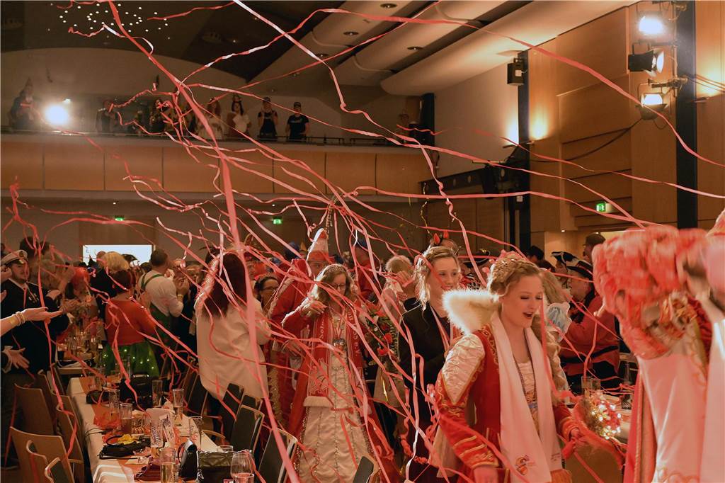 Die Kolpingsfamilie Werne feierte mit „Hol di fast“ in diesem Jahr auch 100 Jahre öffentlichen Karneval in der Stadt.
