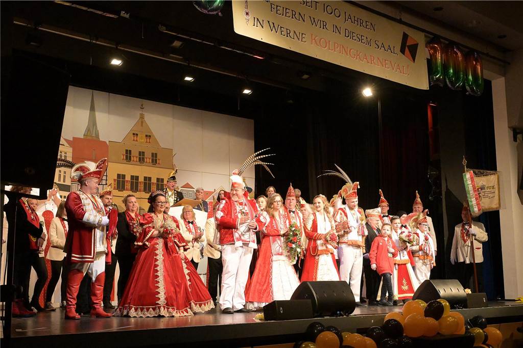 Die Kolpingsfamilie Werne feierte mit „Hol di fast“ in diesem Jahr auch 100 Jahre öffentlichen Karneval in der Stadt.