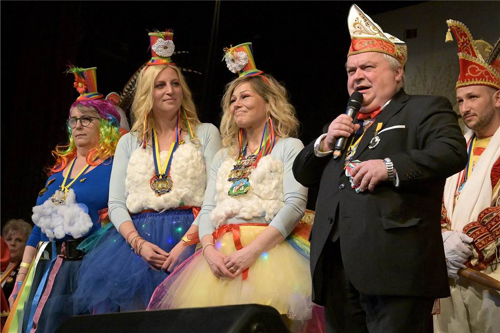 Die Kolpingsfamilie Werne feierte mit „Hol di fast“ in diesem Jahr auch 100 Jahre öffentlichen Karneval in der Stadt.
