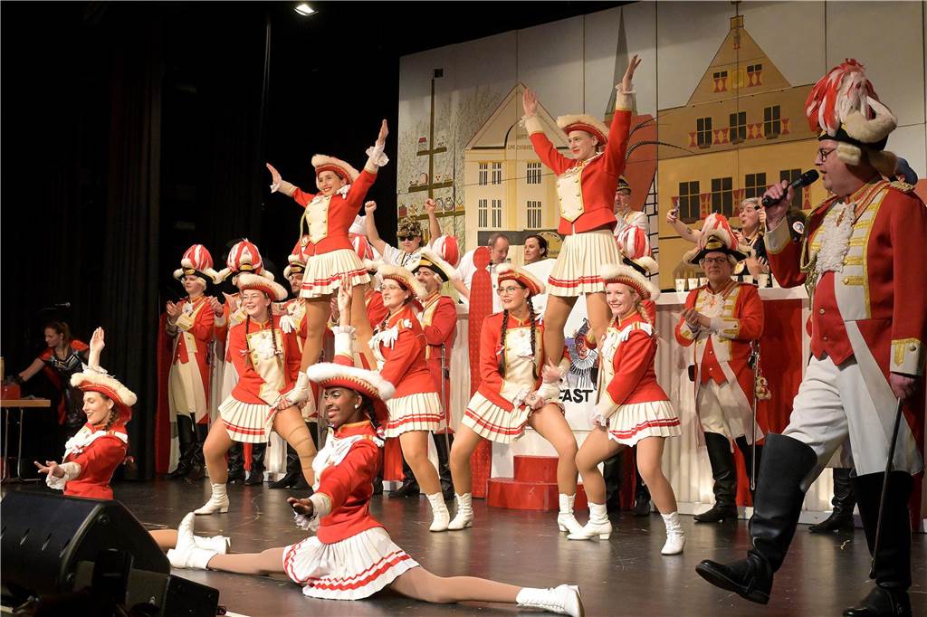 Die Kolpingsfamilie Werne feierte mit „Hol di fast“ in diesem Jahr auch 100 Jahre öffentlichen Karneval in der Stadt.