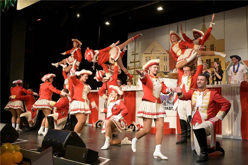 Die Kolpingsfamilie Werne feierte mit „Hol di fast“ in diesem Jahr auch 100 Jahre öffentlichen Karneval in der Stadt.