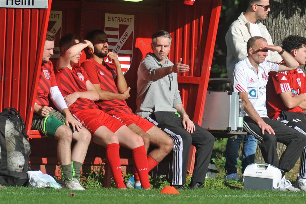 Die Kombination mit Daniel Tatti (M.) als Co-Trainer hat sich bei der Eintracht bewährt. 