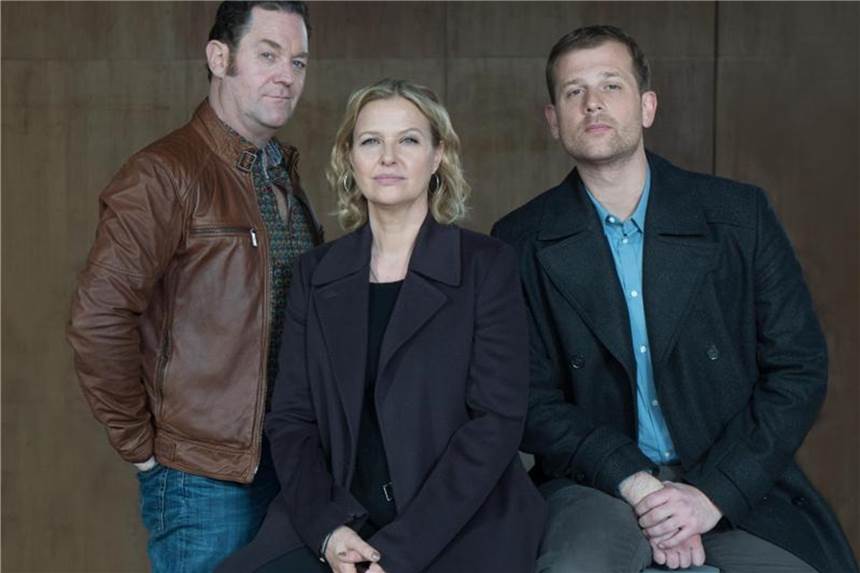 „Die Chefin“ hat eindeutig das Sagen Die Kommissare Paul Böhmer (Jürgen Tonkel, l-r), Vera Lanz (Katharina Böhm) und Maximilian Murnau haben der ZDF-Krimireihe „Die Chefin“ erneut zum Quotensieg verholfen. Foto: Michael Marhoffer/ZDF