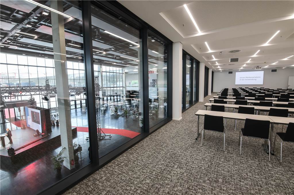 Viel Lob für das neue gläserne Foyer der „Messe Dortmund“ Die Konferenzräume bieten Ausblicke auf das Foyer und den Hallenkomplex.