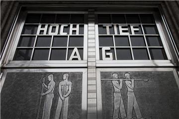 Die Konzernzentrale von Hochtief, das Hochtiefhaus in Essen (Nordrhein-Westfalen). Foto: Rolf Vennenbernd/Archiv