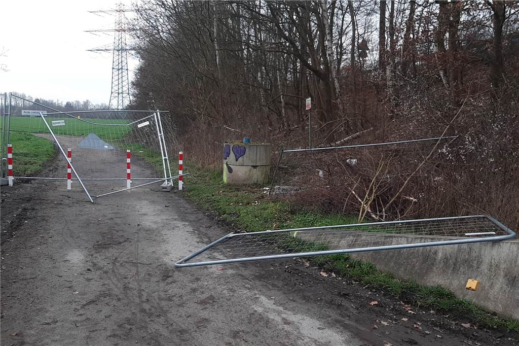 Zerstörte Schlösser und Zäune: Immer wieder Einbrüche auf Baustelle Die Kosten für die Reparatur müssen am Ende alle Menschen tragen, die Abwassergebühr bezahlen.