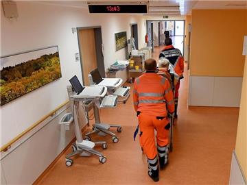 Die Krankenkassen bemängeln, dass immer mehr Patienten mit Bagatellerkrankungen direkt in die Notaufnahme gingen.