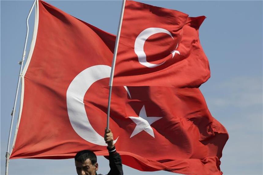 Ratingagentur stuft Kreditwürdigkeit der Türkei weiter ab Die Kreditwürdigkeit der Türkei ist laut Ratingagentur Standard & Poor's abermals gesunken und liegt nun tief im sogenannten Ramschbereich. Foto: Emrah Gurel/AP/Archiv