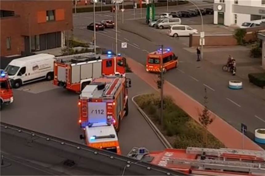 Feuerwehr Stadtlohn rückt zu Großbrand in Isselburger Spedition aus Die „Kreisbereitschaft Mitte“ rückt vom der Feuerwache in Stadtlohn aus.