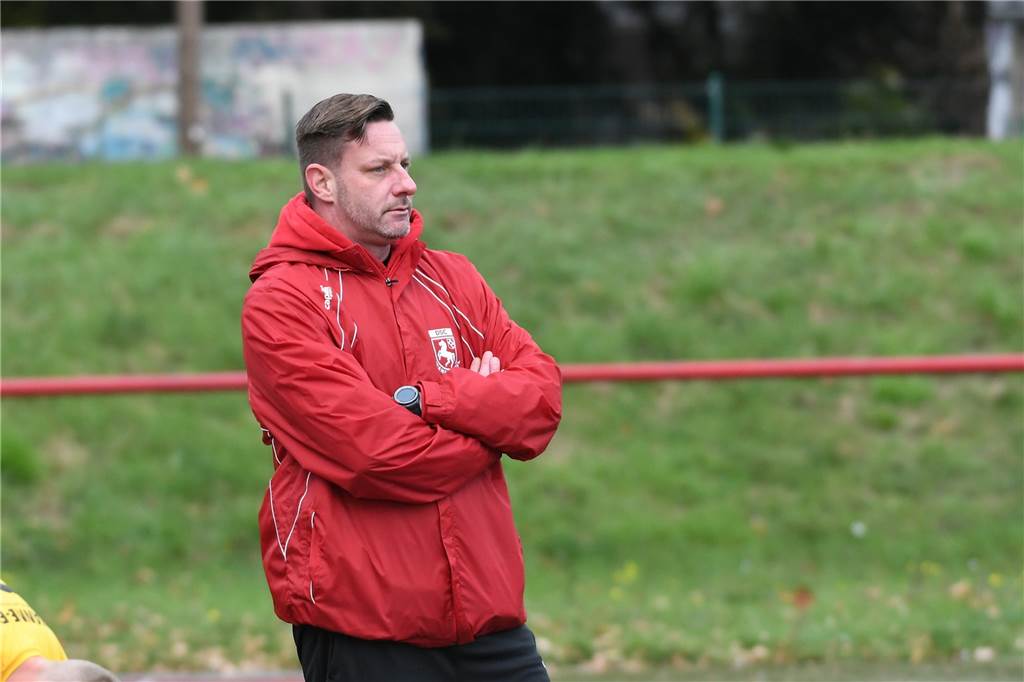 Die Kreisliga-A-Fußballer der Spielgemeinschaft Victoria/Sportfreunde haben am 13. Spieltag eine sicher geglaubte Führung aus der Hand gegeben. Drei Tore Vorsprung halfen am Ende nicht. Gegen den DSC Wanne II gab es ein 3:5.
