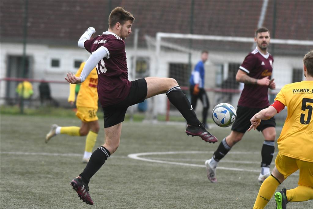Die Kreisliga-A-Fußballer der Spielgemeinschaft Victoria/Sportfreunde haben am 13. Spieltag eine sicher geglaubte Führung aus der Hand gegeben. Drei Tore Vorsprung halfen am Ende nicht. Gegen den DSC Wanne II gab es ein 3:5.