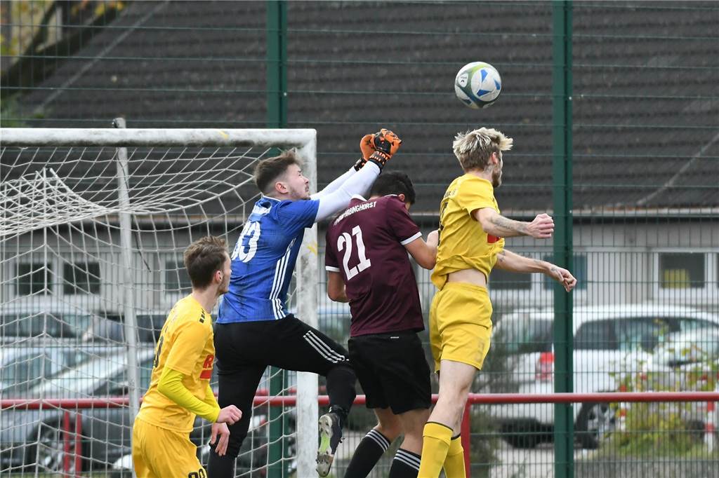Die Kreisliga-A-Fußballer der Spielgemeinschaft Victoria/Sportfreunde haben am 13. Spieltag eine sicher geglaubte Führung aus der Hand gegeben. Drei Tore Vorsprung halfen am Ende nicht. Gegen den DSC Wanne II gab es ein 3:5.