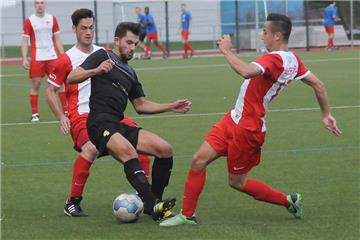 Die Kreisliga A-Fußballer des SuS Merklinde (rot) haben durch einen 5:1-Erfolg im Spiel des Tages bei der SG Eintracht/Genclik ihre Tabellenführung verteidigt.