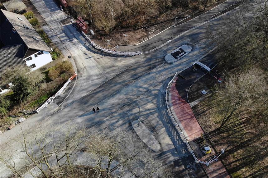 Cappenberger Straße in Lünen und Selm bleibt noch zwei Wochen gesperrt - nur Anlieger frei Die Kreuzung Cappenberger Straße/Friedhof/Am Vogelsberg: Die Fahrt zum Friedhof ist für Besucher wieder möglich. Grundsätzlich muss die Cappenberger Straße aber noch zwei Wochen gesperrt bleiben.