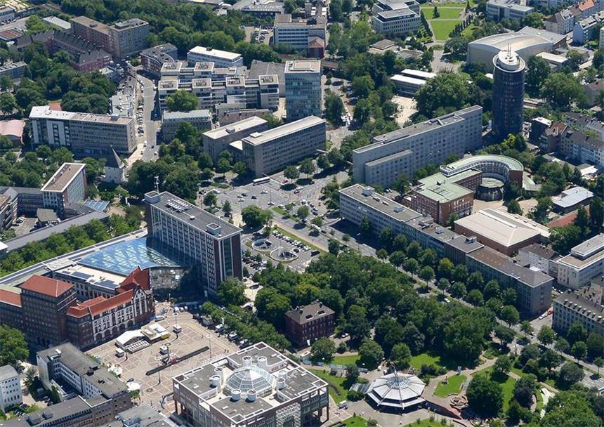Unfall mit fünf Verletzten auf dem Wall Die Kreuzung des Walls mit der Kleppingstraße und der Ruhrallee (Bildmitte) ist eine der größten Dortmunds.