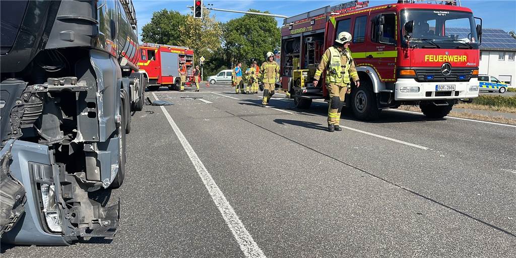Schwerer Unfall in Raesfeld-Erle - Kreuzung war blockiert Die Kreuzung Dorstener-/Rhader Straße in Raesfeld Erle ist zurzeit blockiert.
