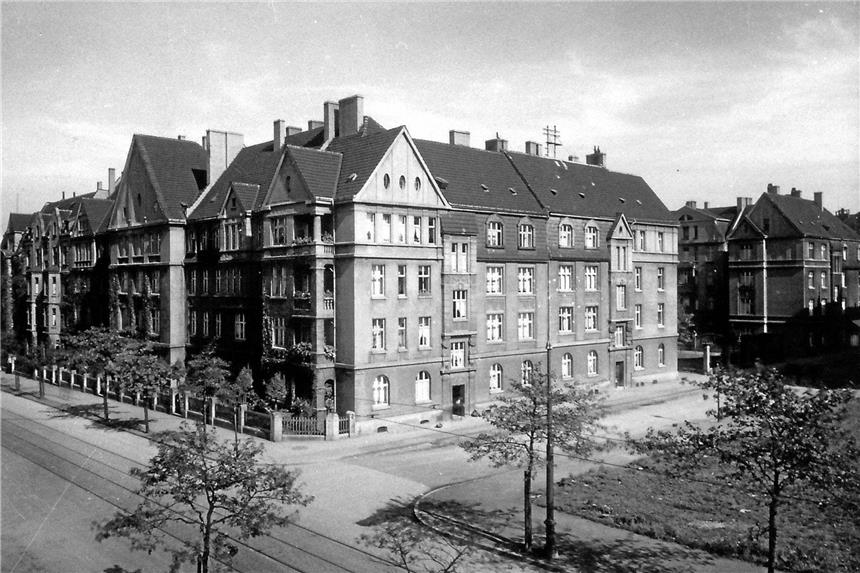 Von der Beamtenvorstadt zum Szeneviertel Die Kreuzung Lindemannstraße/Essener Straße um 1915. Nach dem Ersten Weltkrieg lebten hier viele französische Soldaten.