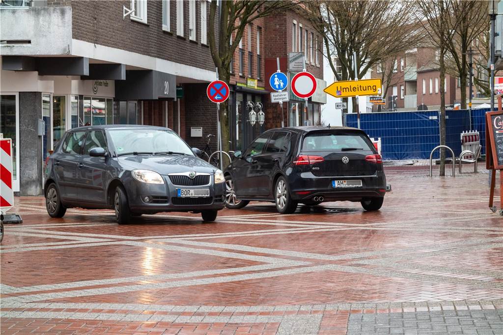 Nadelöhr in Umleitungsstrecke: Sperrung der Wüllener Straße wirkt sich aus Die Kreuzung Wüllener Straße/Mauerstraße