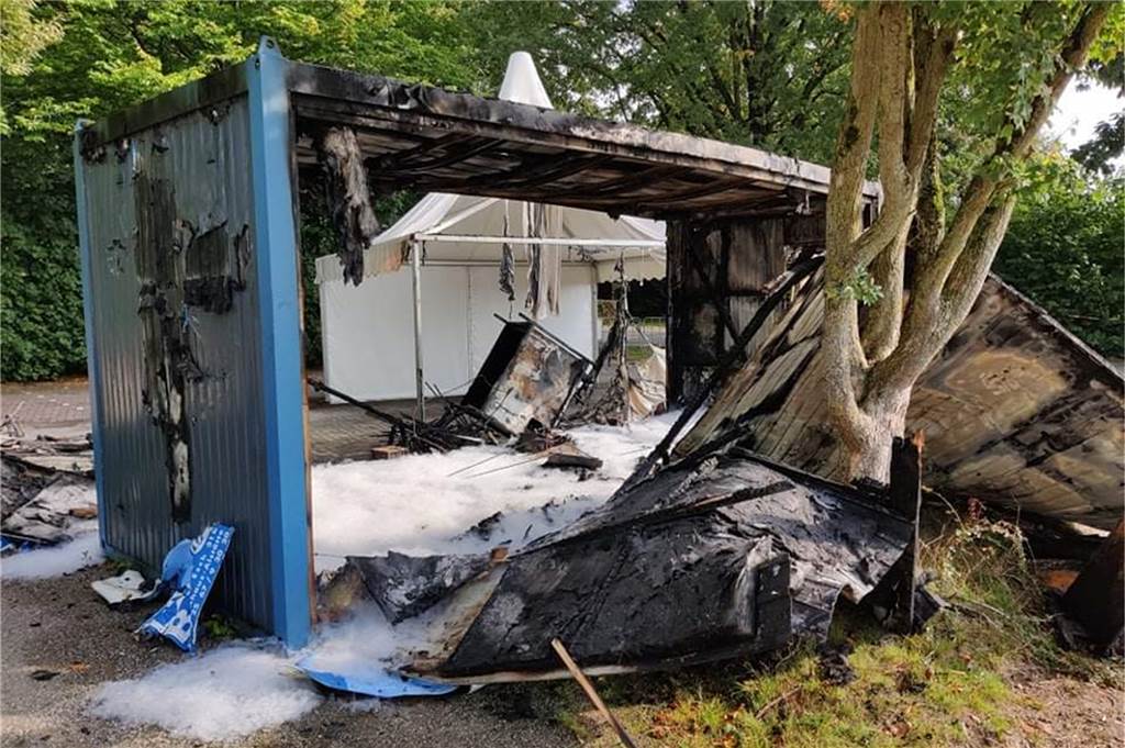 Dritter Brandanschlag auf Corona-Teststation in Ottenstein Die Kripo hat nach dem Brandanschlag Ermittlungen aufgenommen.