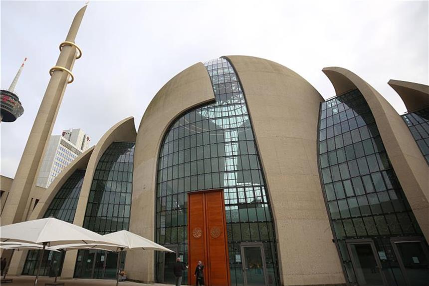 Finanzgeschäfte nach Allah - Islamisches Banking wächst Die KT Bank (Kuveyt Türk Bank) ist nach eigenen Angaben die einzige Islam-Bank in der Eurozone. Foto: Oliver Berg