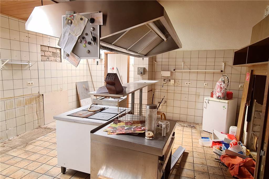 Dem Gasthaus Alfert soll wieder neues Leben eingehaucht werden Die Küche hat schon besser Tage gesehen, doch alle notwendigen Anschlüsse sind vorhanden.