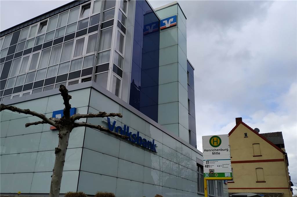 Volksbank Henrichenburg hat neues Niederlassungskonzept und neuen Leiter Die Kundennähe beginne beim Namen, sagt der Vorstand: Bald soll an der Fassade der Volksbank Henrichenburg auch der Stadtteilname stehen.