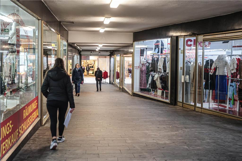 Stadt kauft altes Kino am Ostenhellweg: Uni meldet schon Interesse an Die Ladenpassage soll aufgewertet und mittelfristig mit neuen Geschäften besetzt werden.