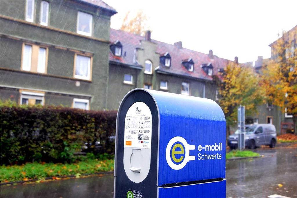 Über 150 Ladeplätze reserviert: Beim Parken haben E-Autos bessere Karten E-Ladesäule, Lichtendorfer Straße, Schwerte
