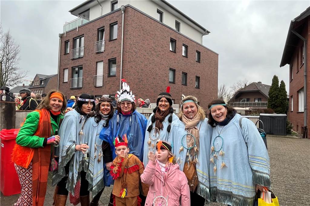 Gruppe von sechs Indianerinnen. 