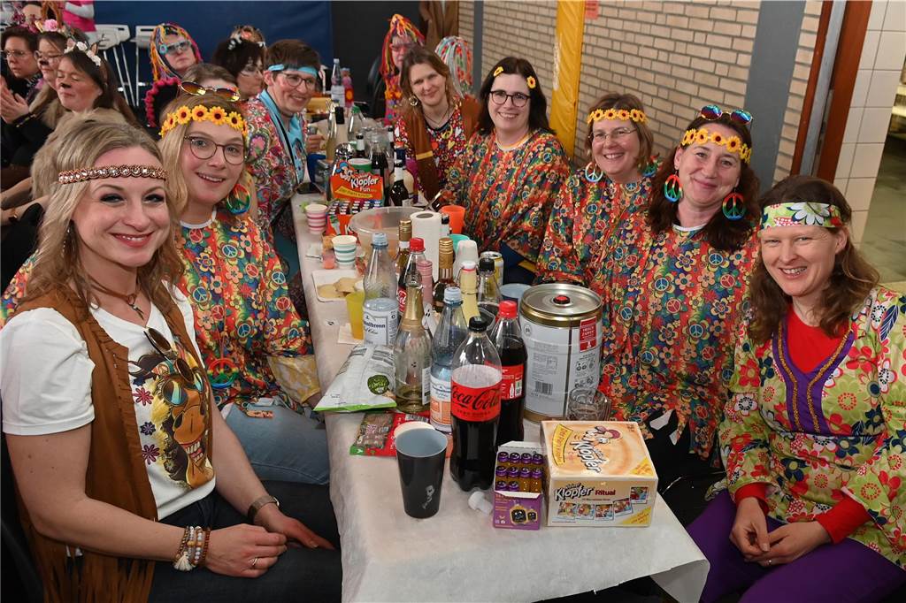 Die Ladykracher der kfd Lembeck hatten wieder ein buntes Programm zusammengestellt. Ebenso war ein DJ dabei, der zwischendurch, aber vor allem nach dem offiziellen Teil für Stimmung sorgte.