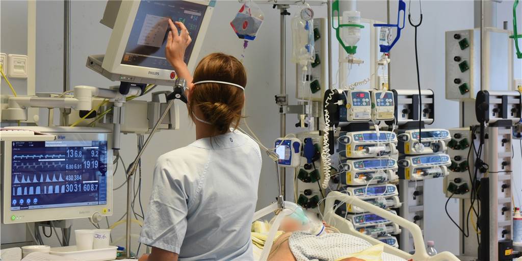 Ein Wert in der aktuellen Corona-Lage ist höchst besorgniserregend Die Lage auf den Intensivstationen der Kliniken verschärft sich wieder. Die Zahl der Covid-19-Patientinnen und Patienten nimmt in raschem Tempo zu.