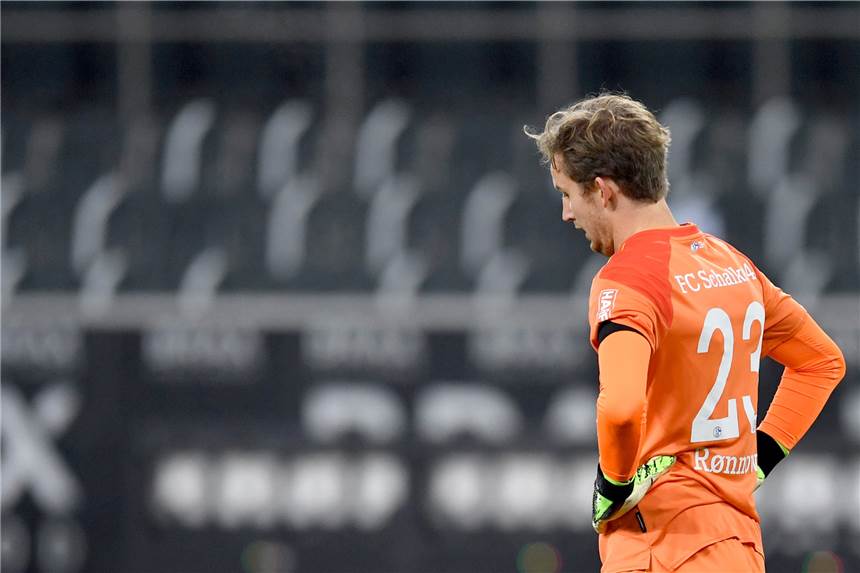 Mark Uth nach Niederlage in Gladbach: „3:1 hat uns den Stecker gezogen“ Die Lage im Keller hat sich verschärft: Schalkes Torhüter Frederik Rönnow bei der 1:4-Niederlage bei Borussia Mönchengladbach.