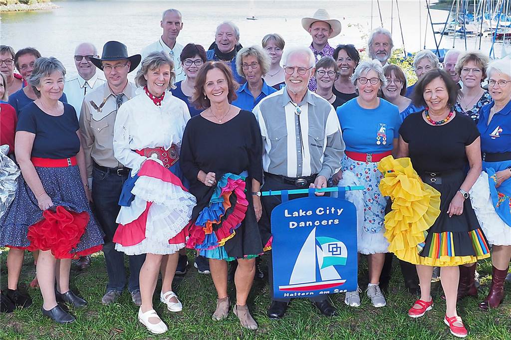 Die Lake City Dancers sind ein Halterner Square Dance Verein mit ca. 70 Mitgliedern. "Seit über 20 Jahren tanzen wir Square Dance und erfreuen uns an der gemeinsamen sportlichen und geistigen Herausforderung, der Musik und der Geselligkeit."