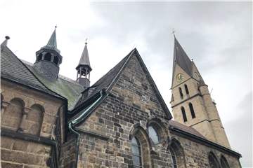 Die Lambertuskirche ist für viele Menschen Anlaufstelle für Besinnung und Gebet: Die Kölner Kirchenkrise ist hier noch nicht angekommen.