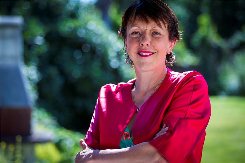 Susanne Schneider (FDP) will aus dem „Elfenbeinturm Kreishaus“ eine Service-Behörde machen Die Landtagsabgeordnete Susanne Schneider aus Schwerte tritt für die FDP als Landratskandidatin an – und will das Kreishaus im Sinne der Bürger ordentlich umkrempeln.
