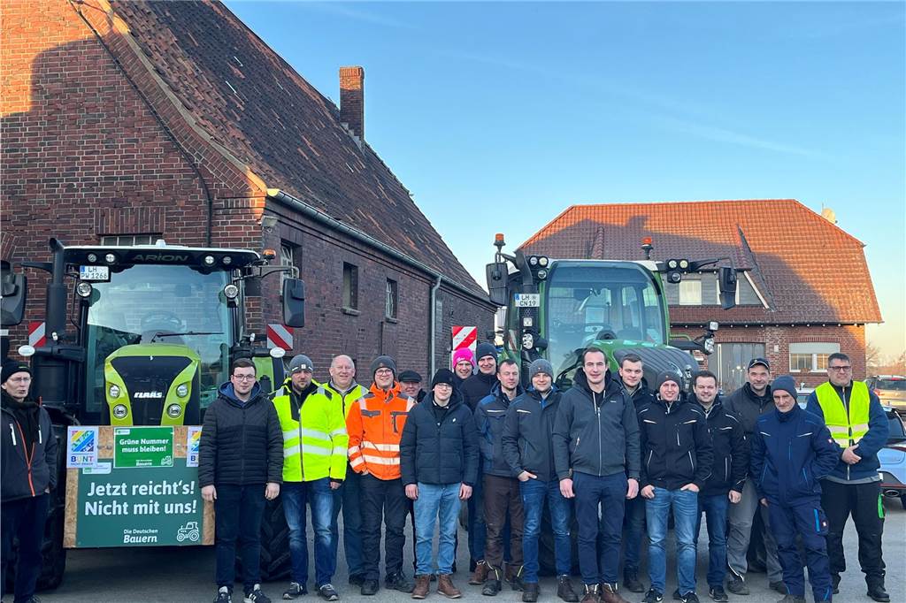 Landwirte fahren zur Demo auf B1: „Beeindruckende Veranstaltung“ Die Landwirte aus Selm wollten am Montag eine Botschaft an die Politik senden.