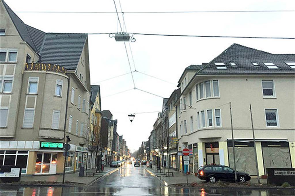Die Lange Straße in Habinghorst von der B235 aus betrachtet. Soll sie für den Autoverkehr von der B235 geöffnet werden? Soll sie Fahrradstraße werden?